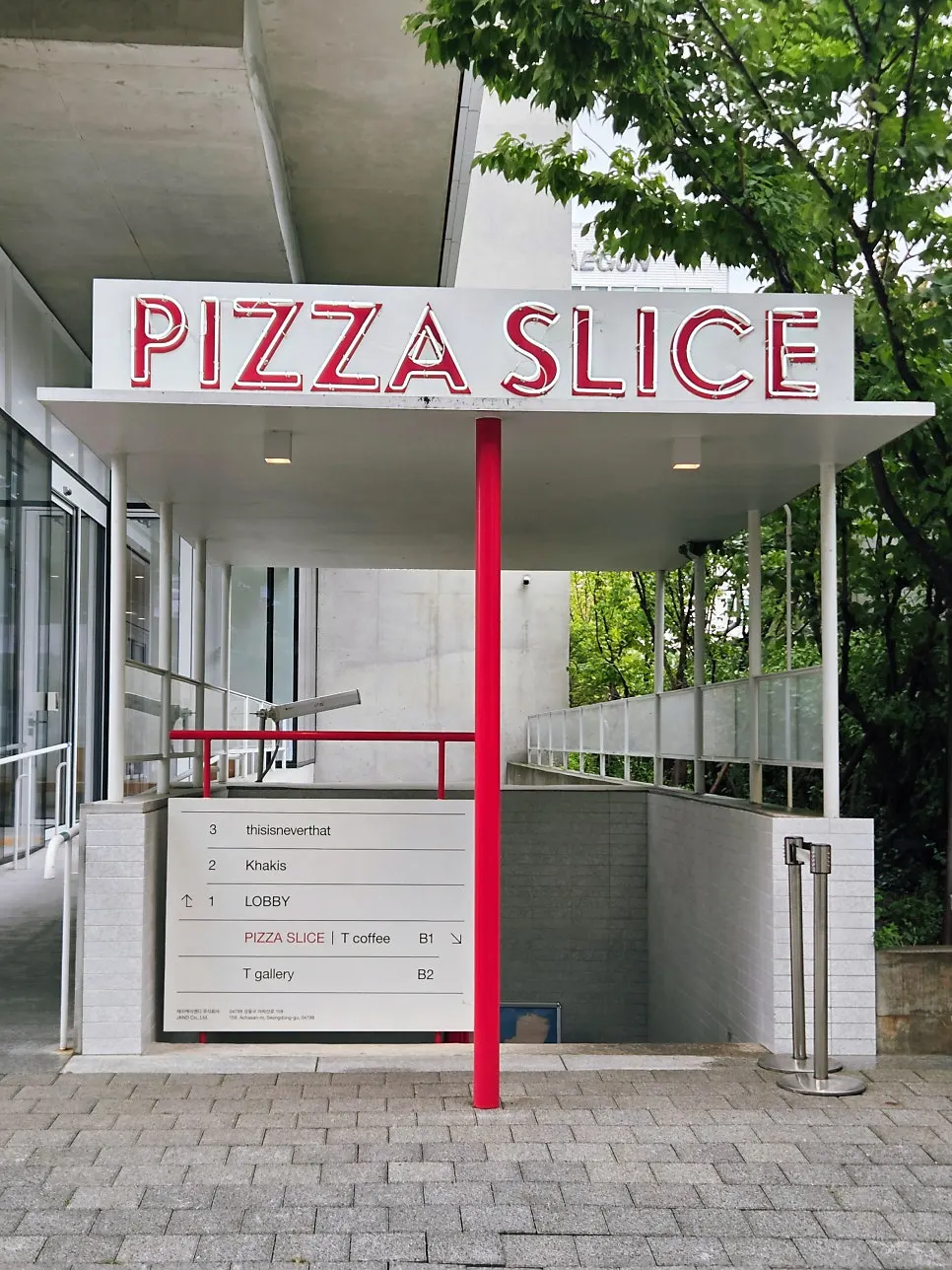 Exterior of Pizza Slice Seoul in Seongsu-dong