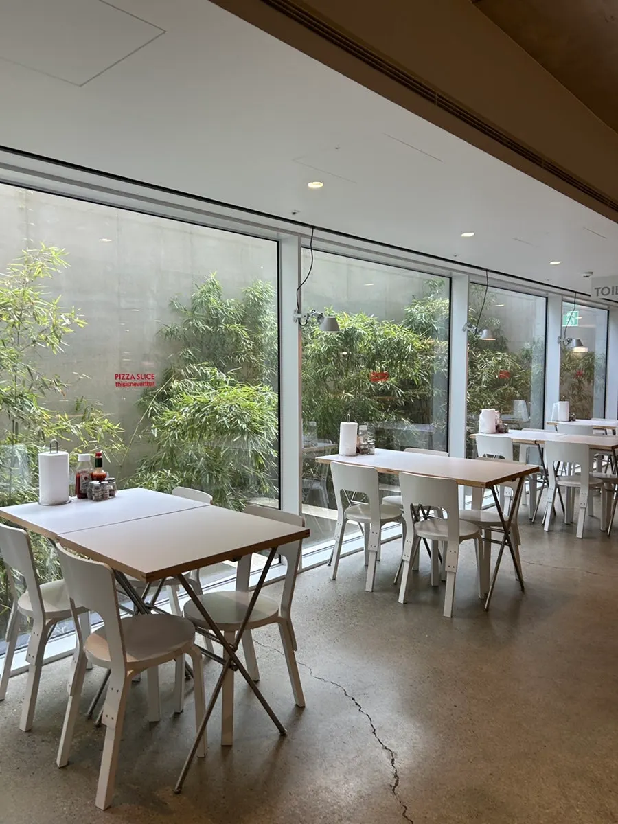 Café-like hall interior at Pizza Slice Seoul