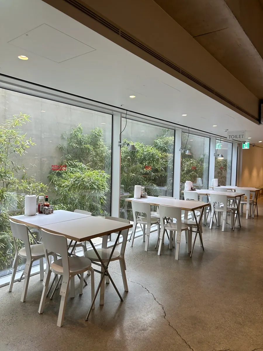 Widely spaced tables at Pizza Slice Seoul