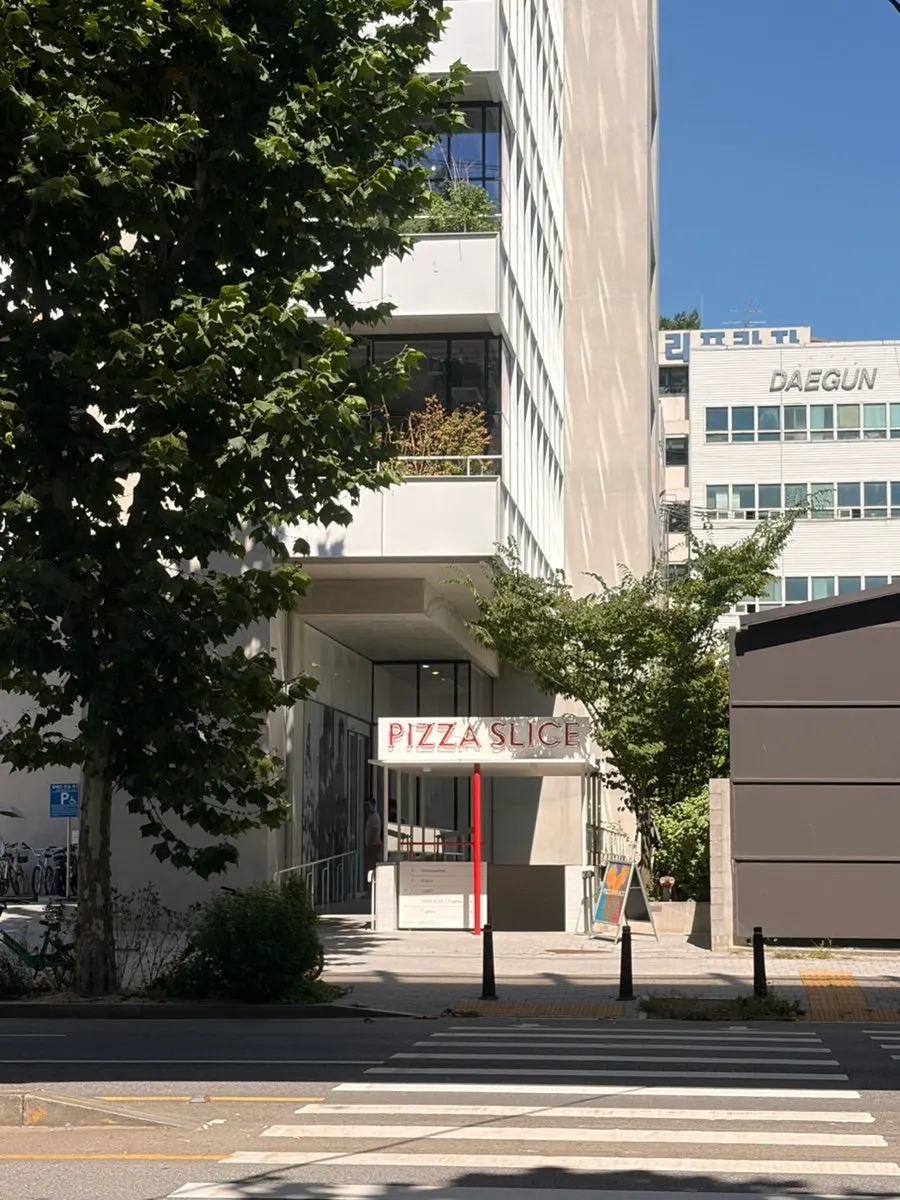Exterior of the Seongsu-dong building housing Pizza Slice Seoul under a clear sky