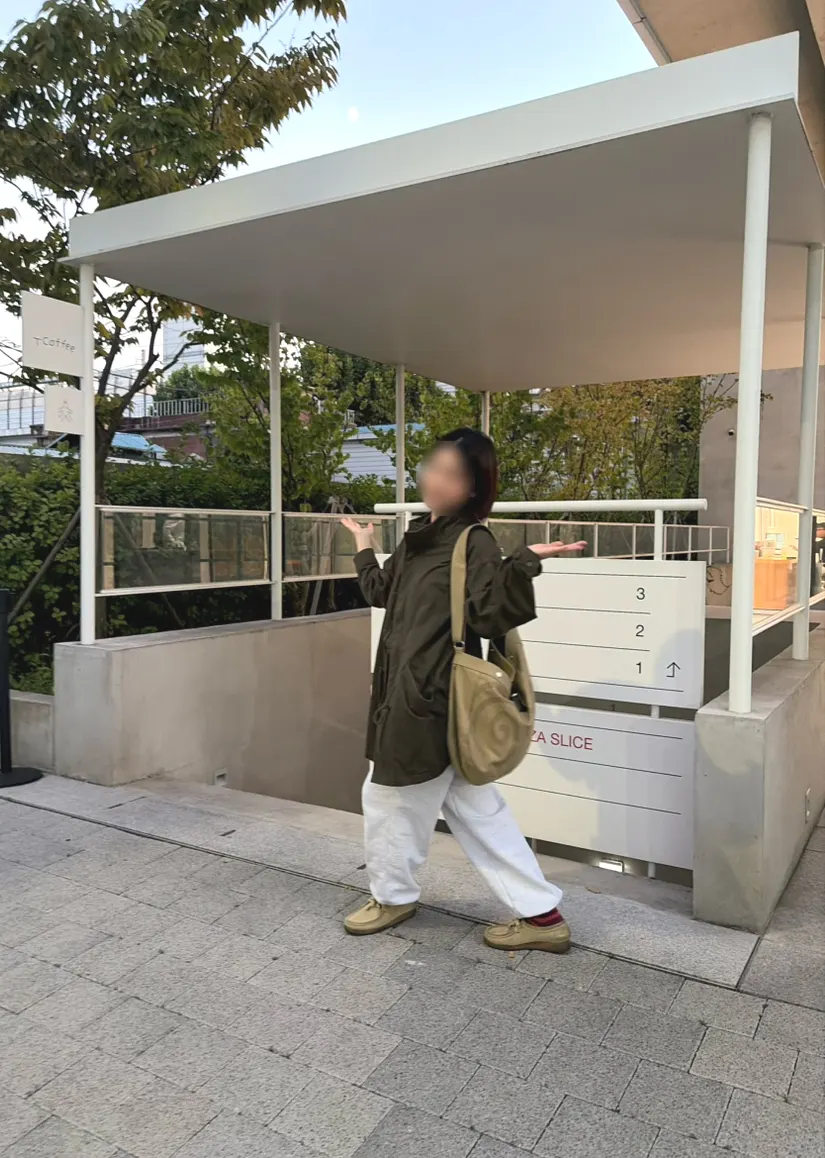 성수 피자 슬라이스 서울 건물 앞 사진