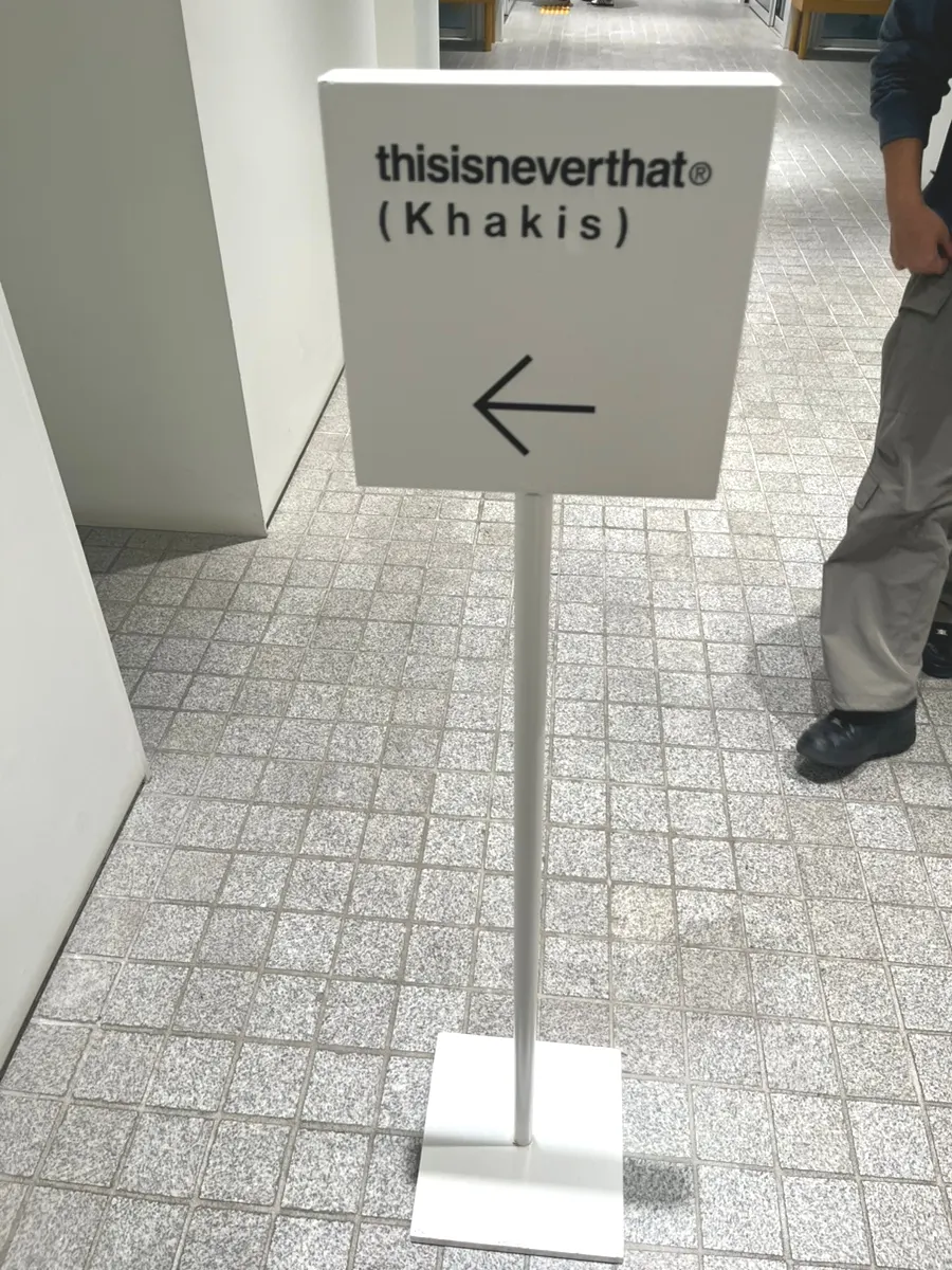 성수 건물 지하 티 커피 매장 입구