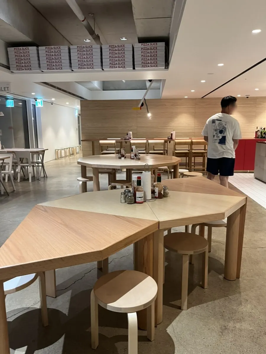 피자 슬라이스 서울 매장 입구