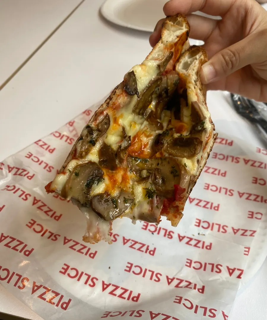 피자와 함께한 코카콜라