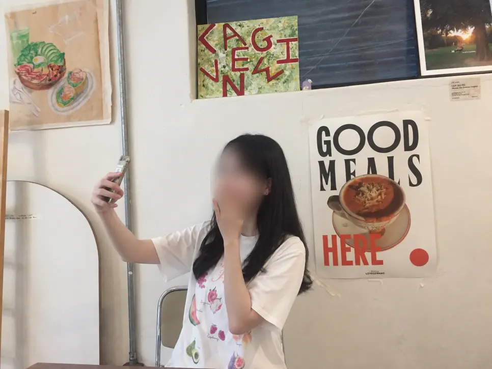 Overall view of the interior at Le Vegie Wang Seongsu Space