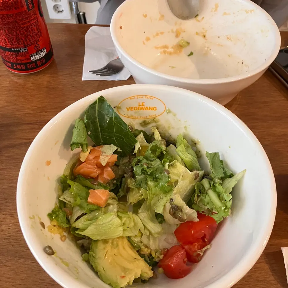 A nearly empty poke bowl