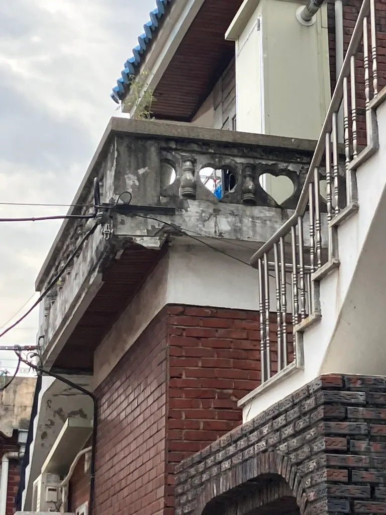 A Seongsu-dong house with heart-shaped bricks