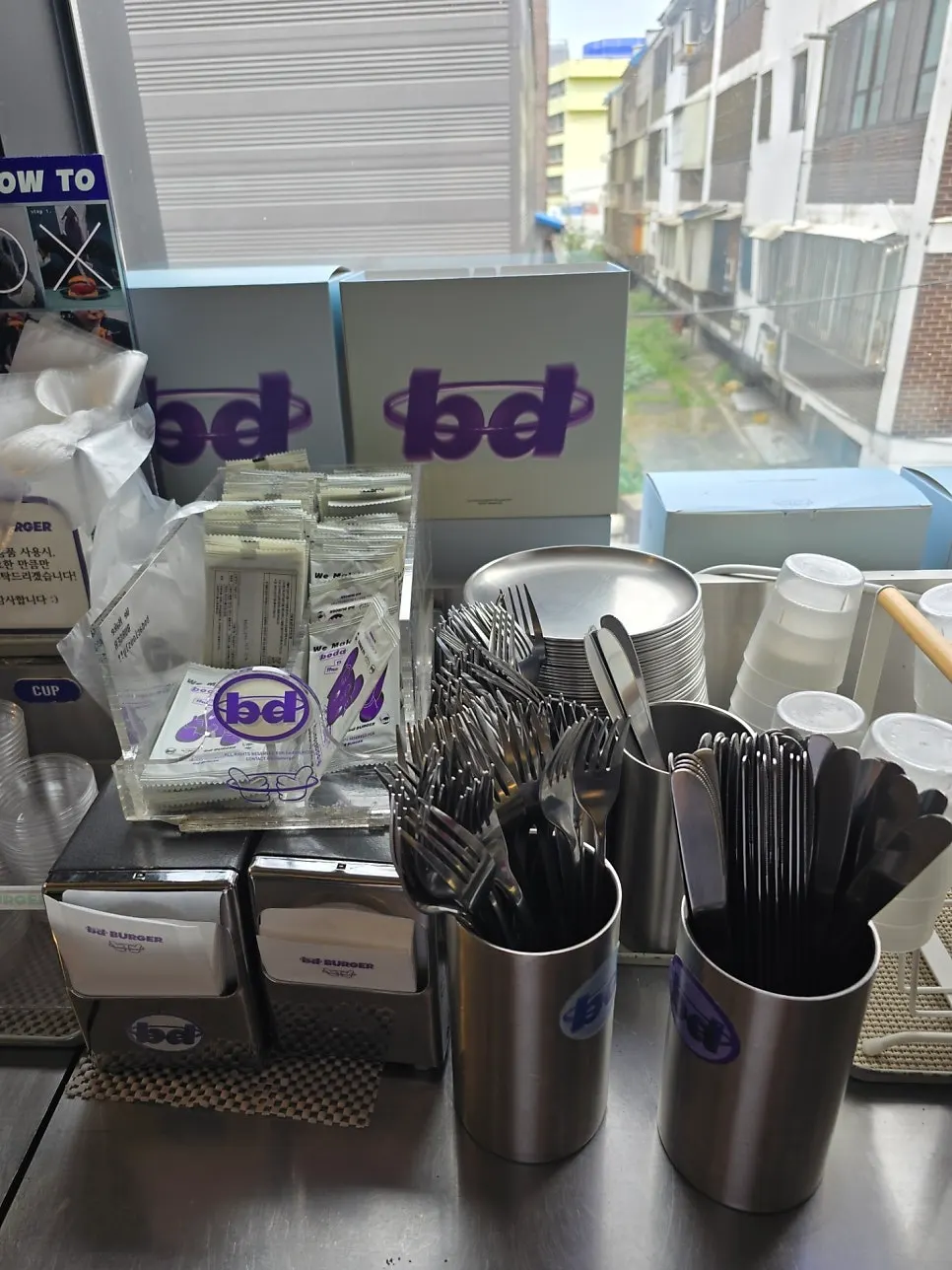 Casual atmosphere at bd Burger Seongsu