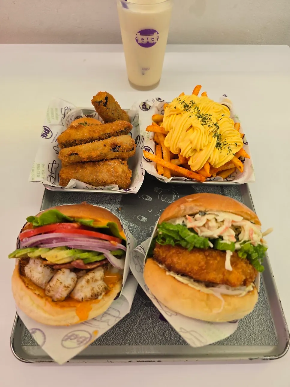 A filling burger meal before a Seongsu pop-up tour