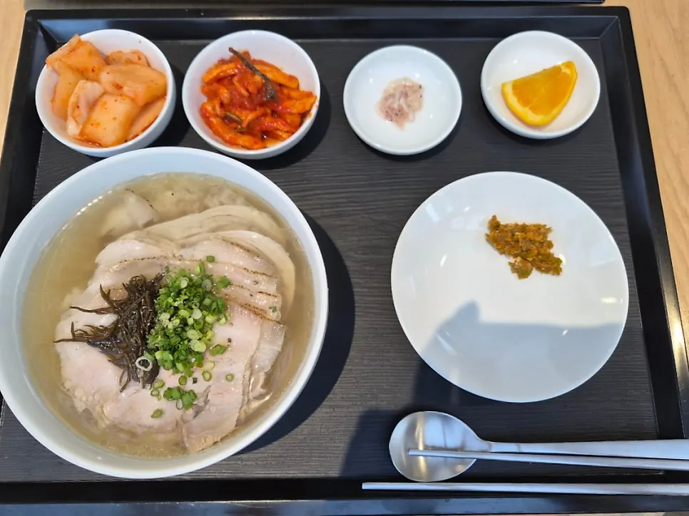 맑은공탕 정식 한 상 차림