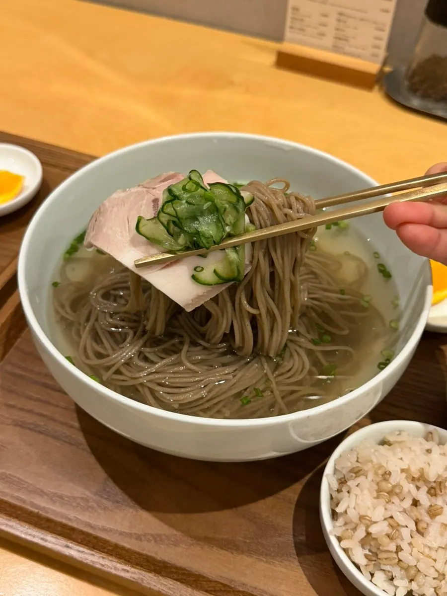 Table set with Haw Naengmyeon and regular Haw Gongtang