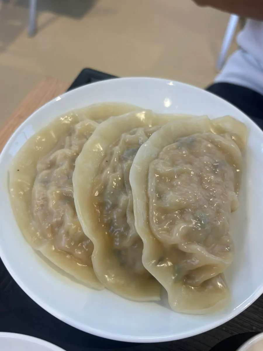 미나리 톳 왕만두 한 접시