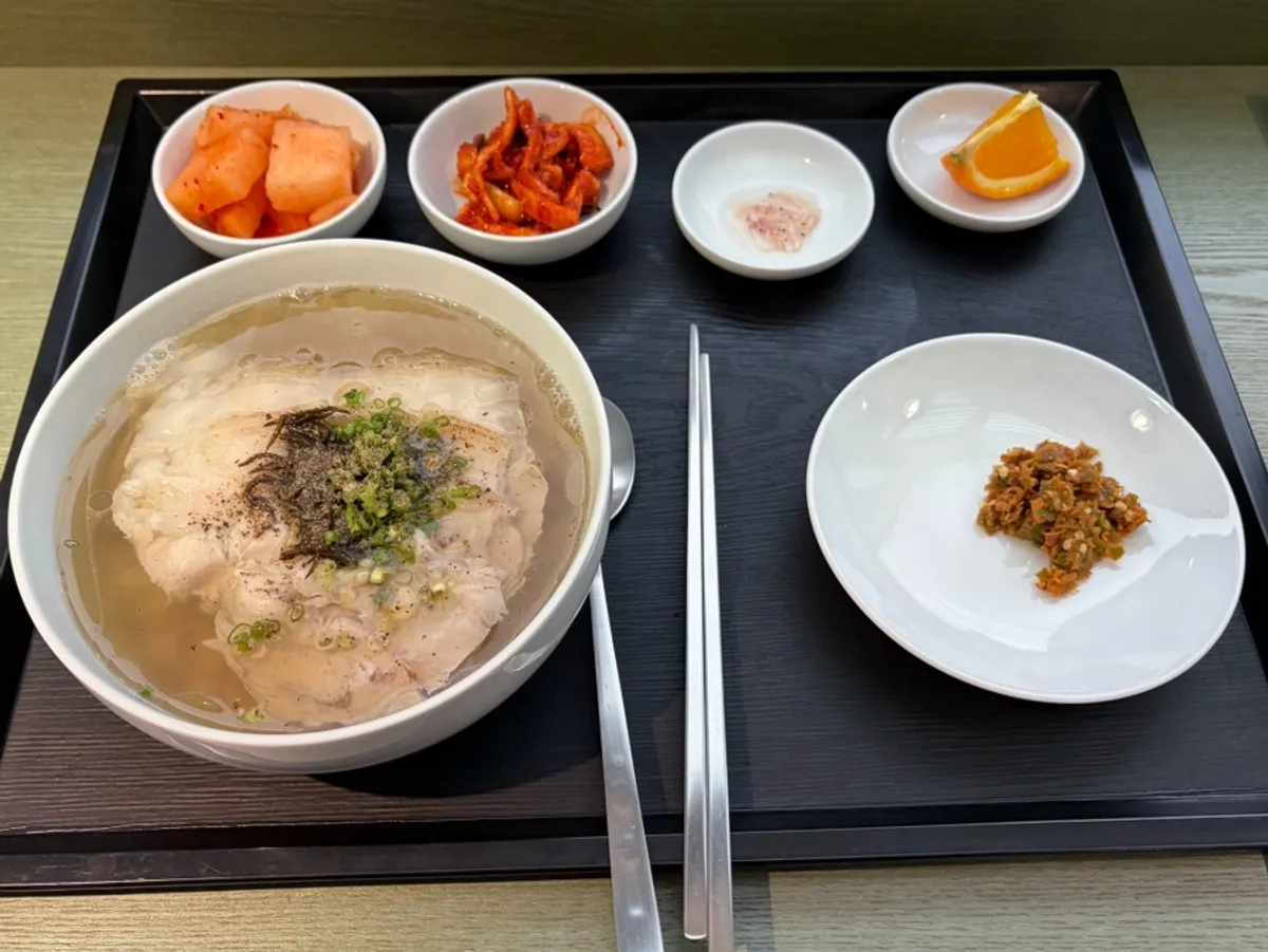 Visiting Dwaeji Gomtang House on the 4th floor of Musinsa Mega Store Seongsu