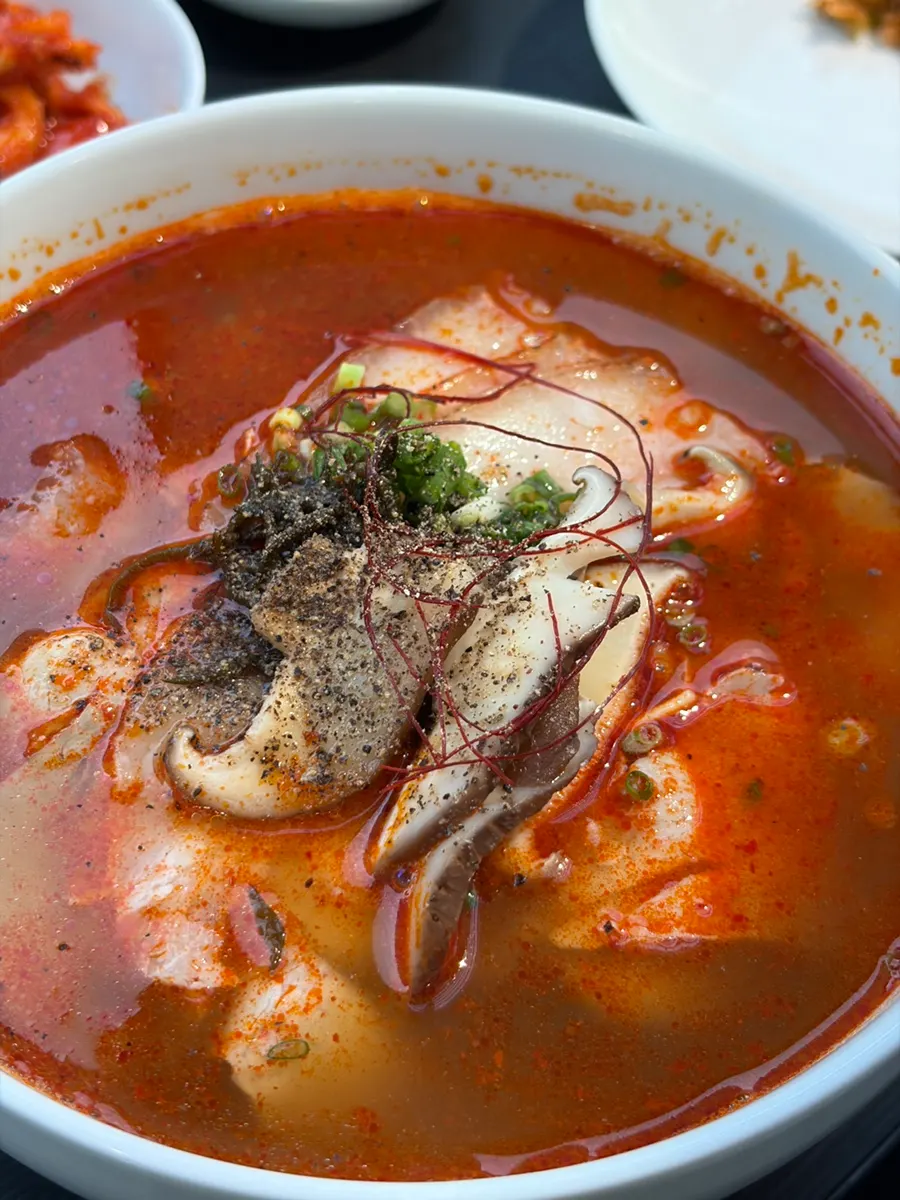 Full spread of the spicy gomtang set