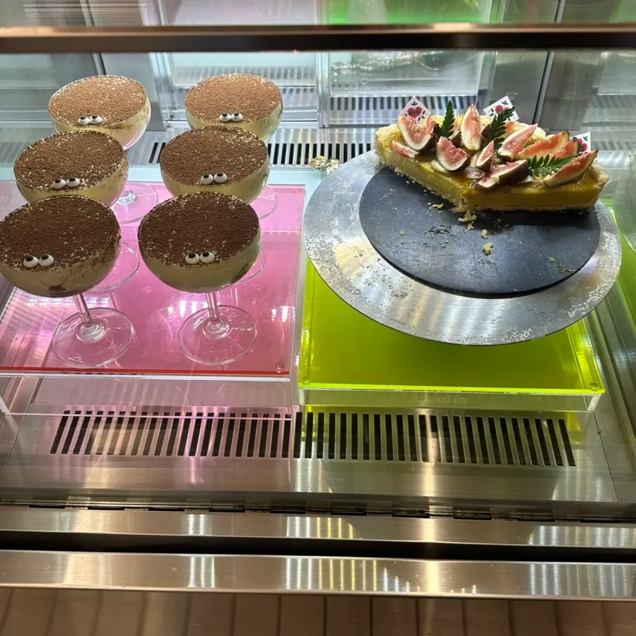 티라미수와 디저트 메뉴판