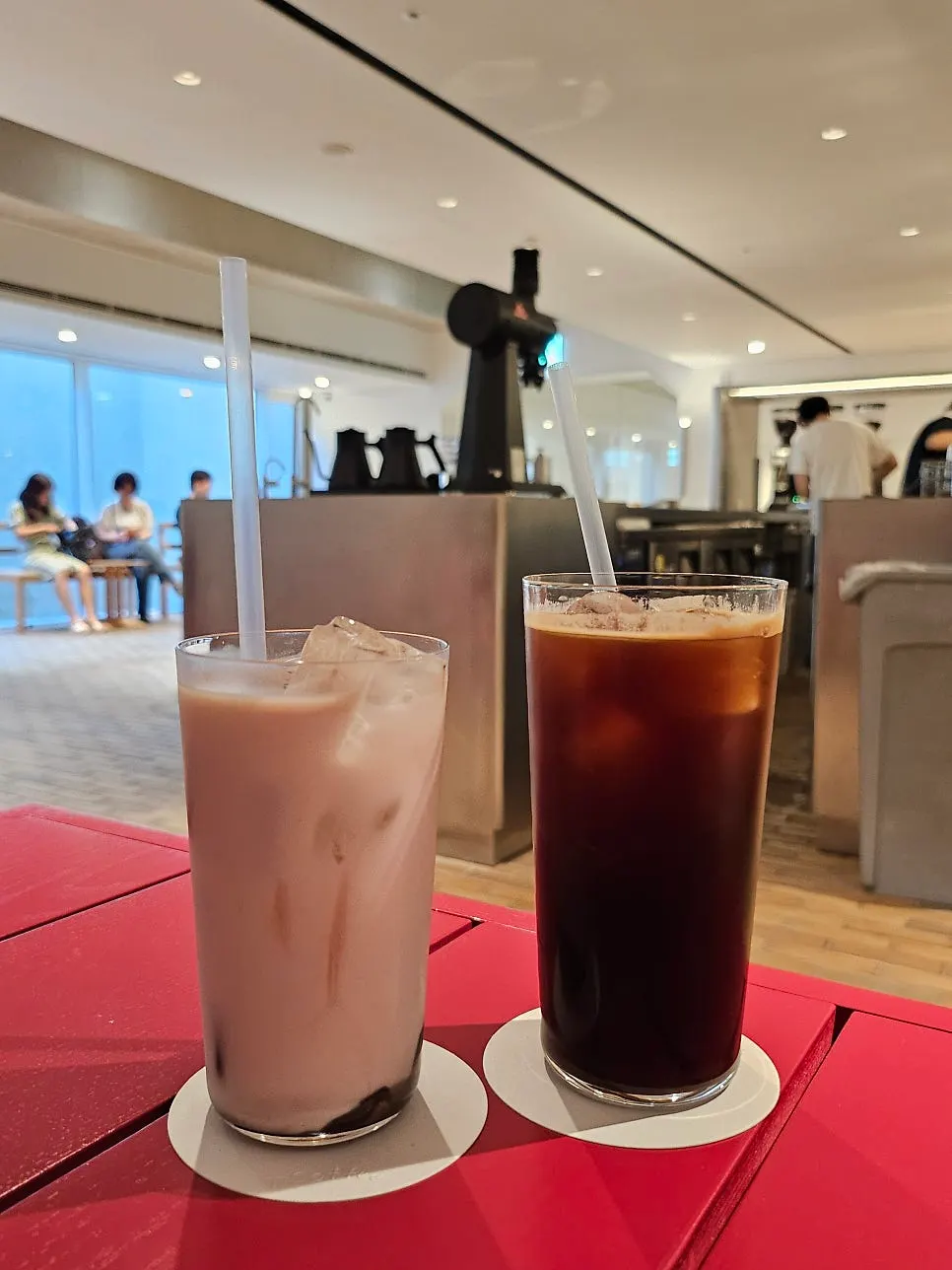 티 커피 아이스아메리카노와 아이스초콜릿