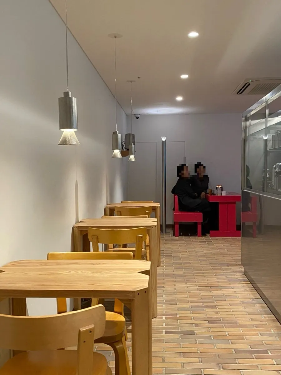 티 커피 원목 테이블과 의자