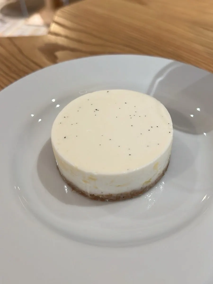 T Coffee cheesecake showing its thin cake base