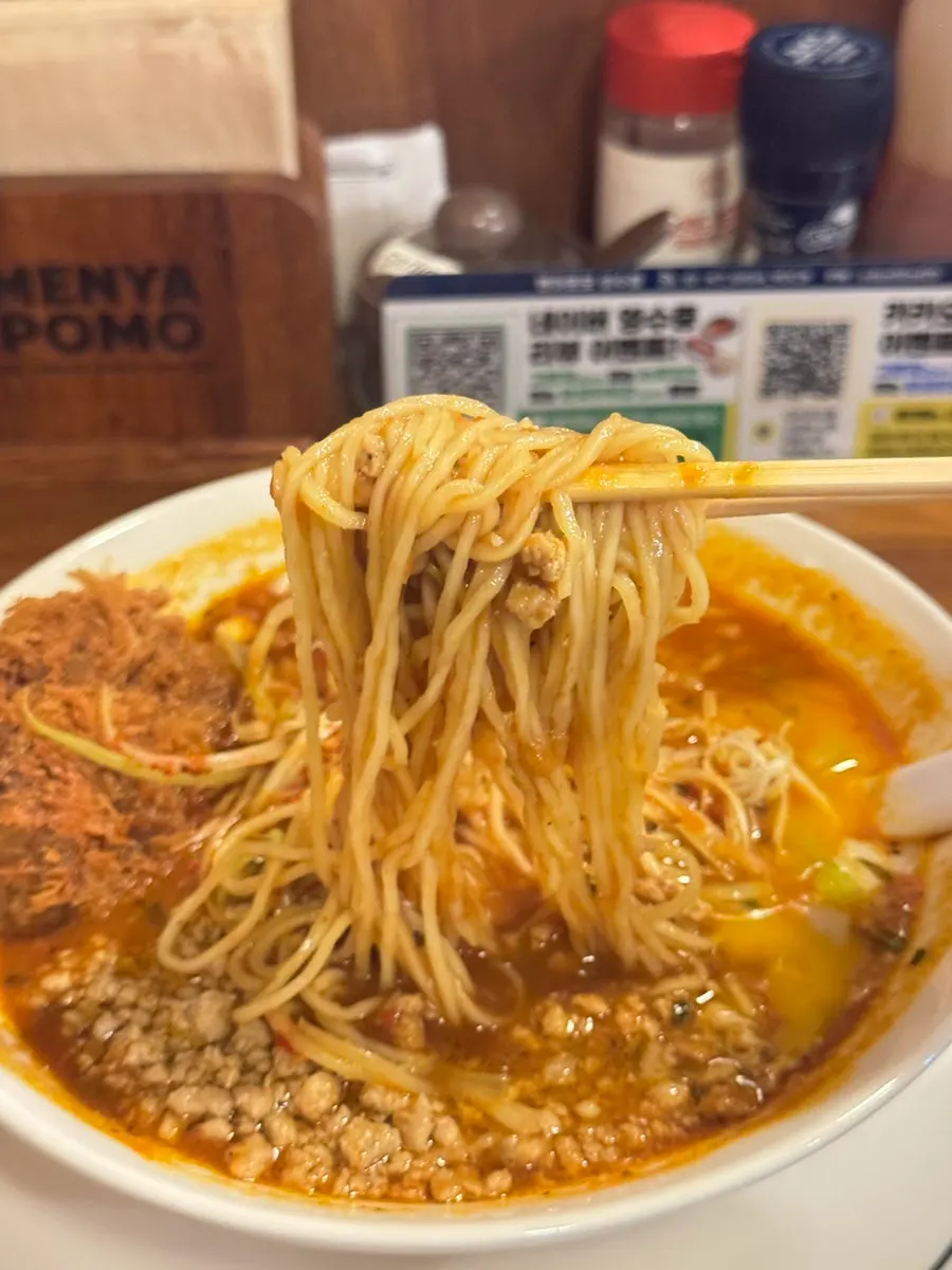 한우카츠와 인도 토마토라멘 한 그릇