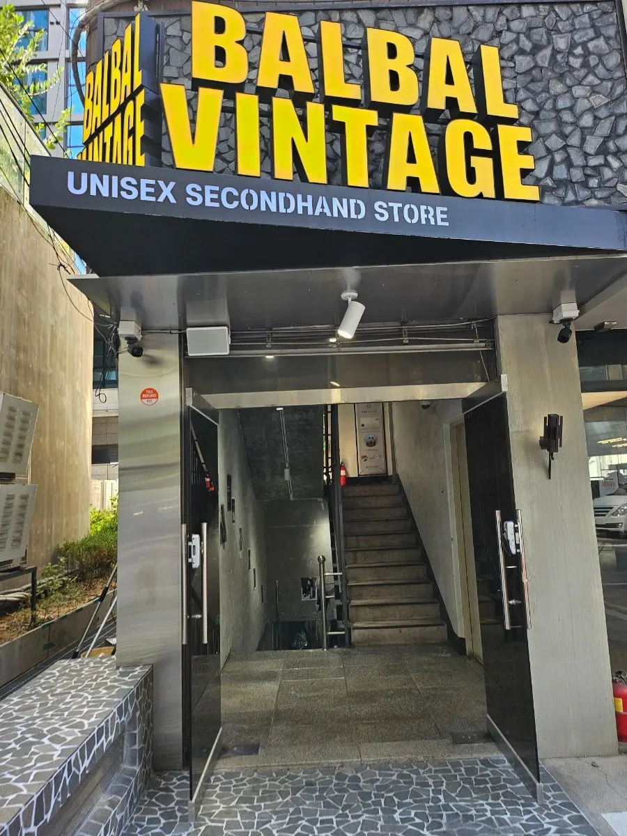 Entrance leading up to Robenta Seongsu on the 3rd floor