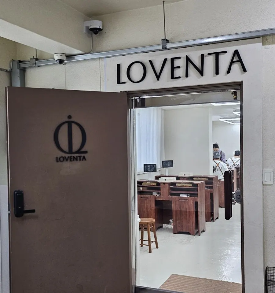 Interior view of the Robenta Seongsu workshop