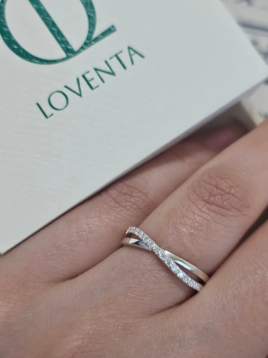 Hand wearing the finished cubic-point silver ring