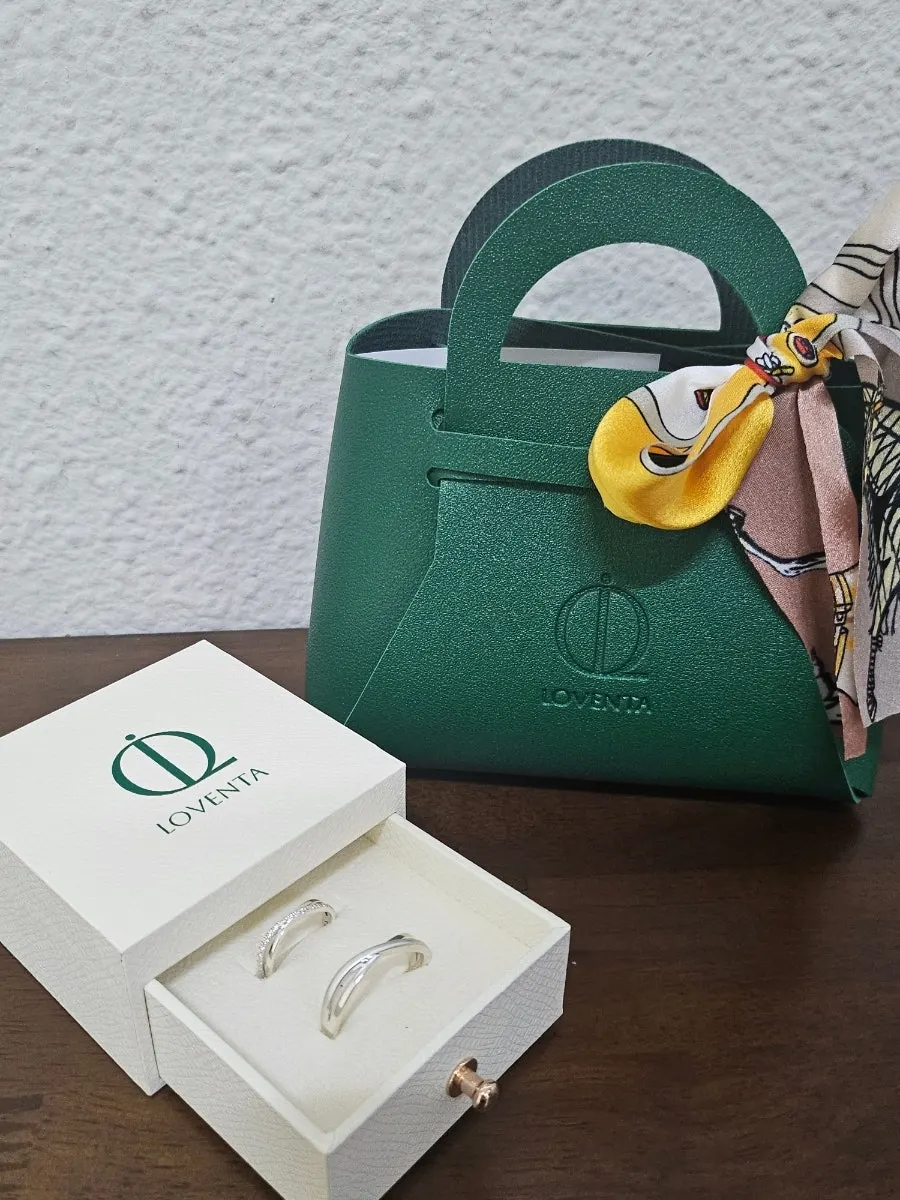 Packaging box that came with the ring