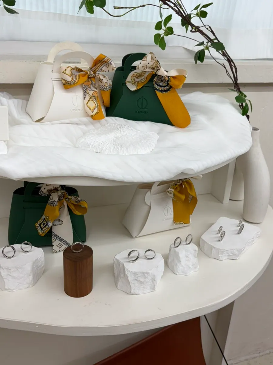 Display of various ring designs at Robenta Seongsu