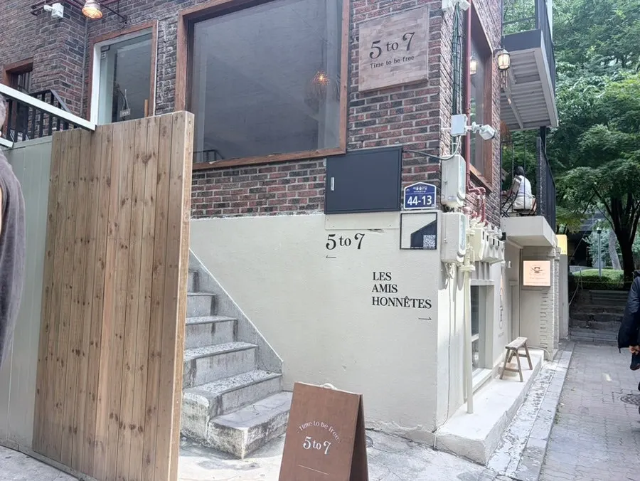 On the way to a soufflé café in Seongsu
