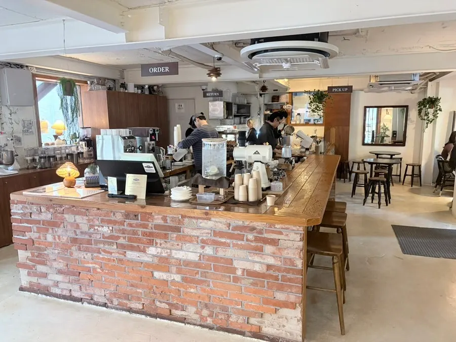 Atmosphere at the Seongsu café entrance