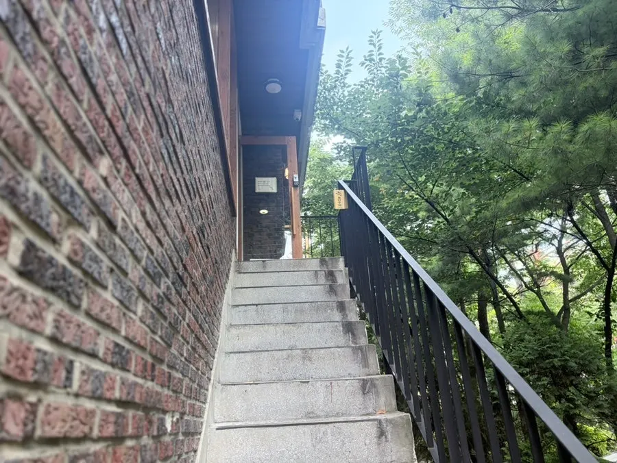 First-floor outdoor café tables