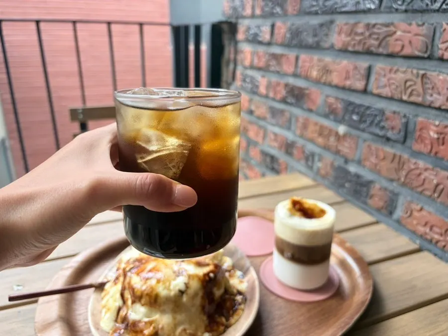 Dutch Americano and dessert