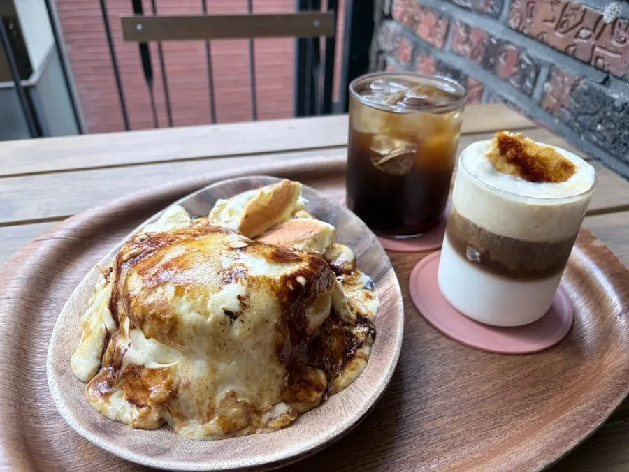 Soufflé and Einspänner coffee pairing