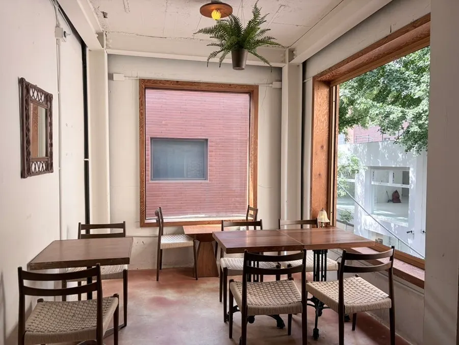 Exotic café atmosphere in Seongsu-dong
