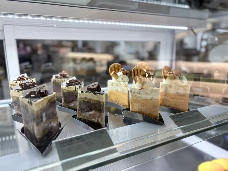 LOOOP Bakery's dessert showcase