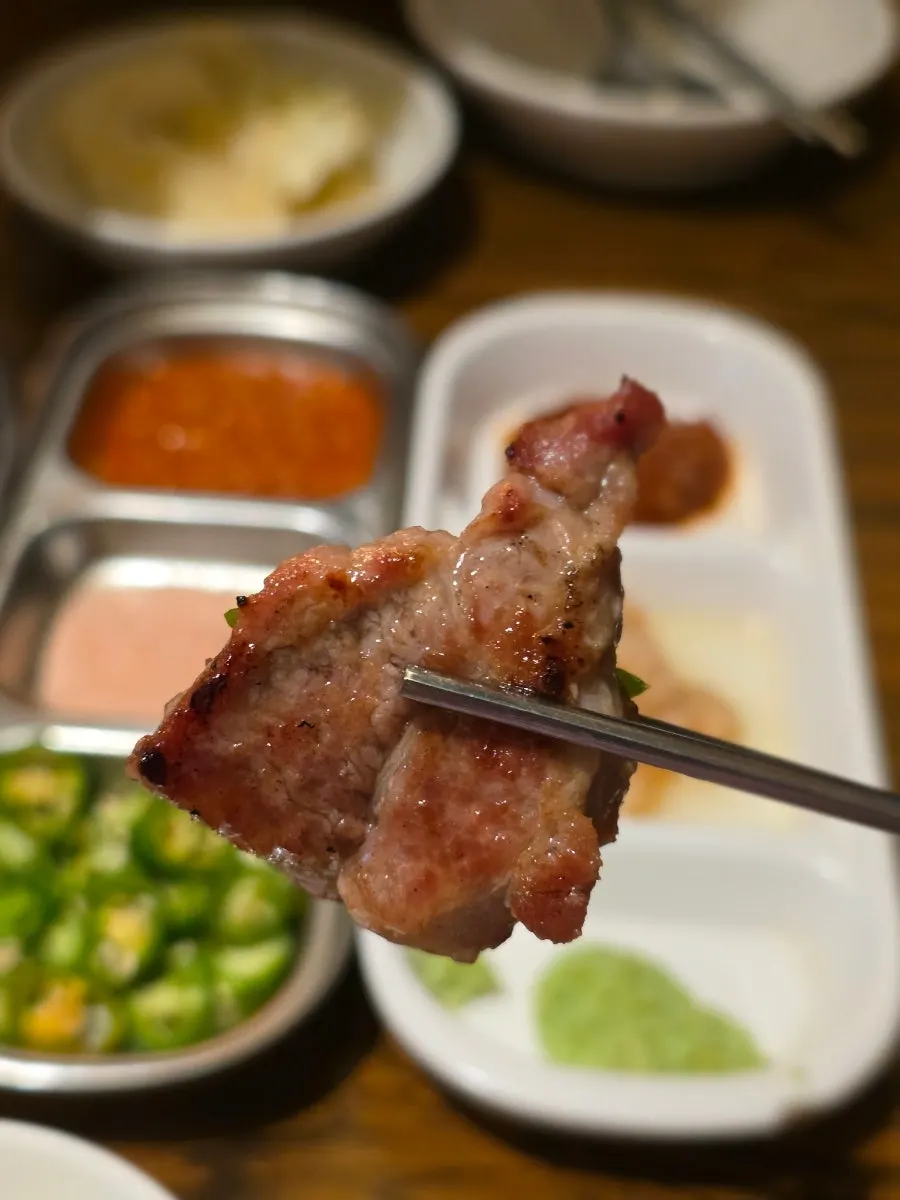 Grilled meat cut into bite-sized pieces