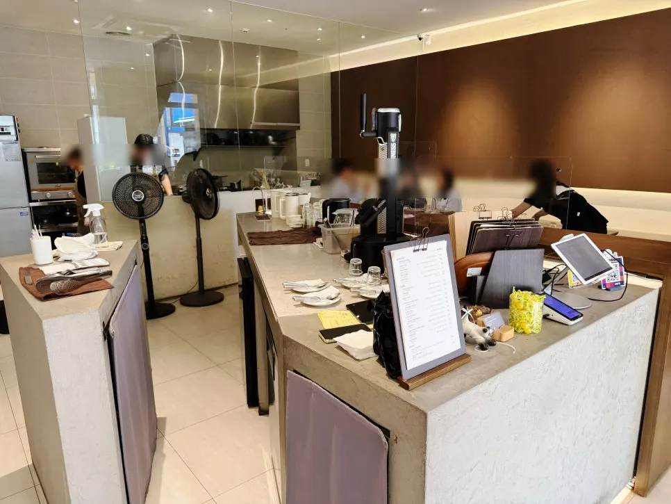 기념일 식사에 어울리는 세디치 매장 분위기
