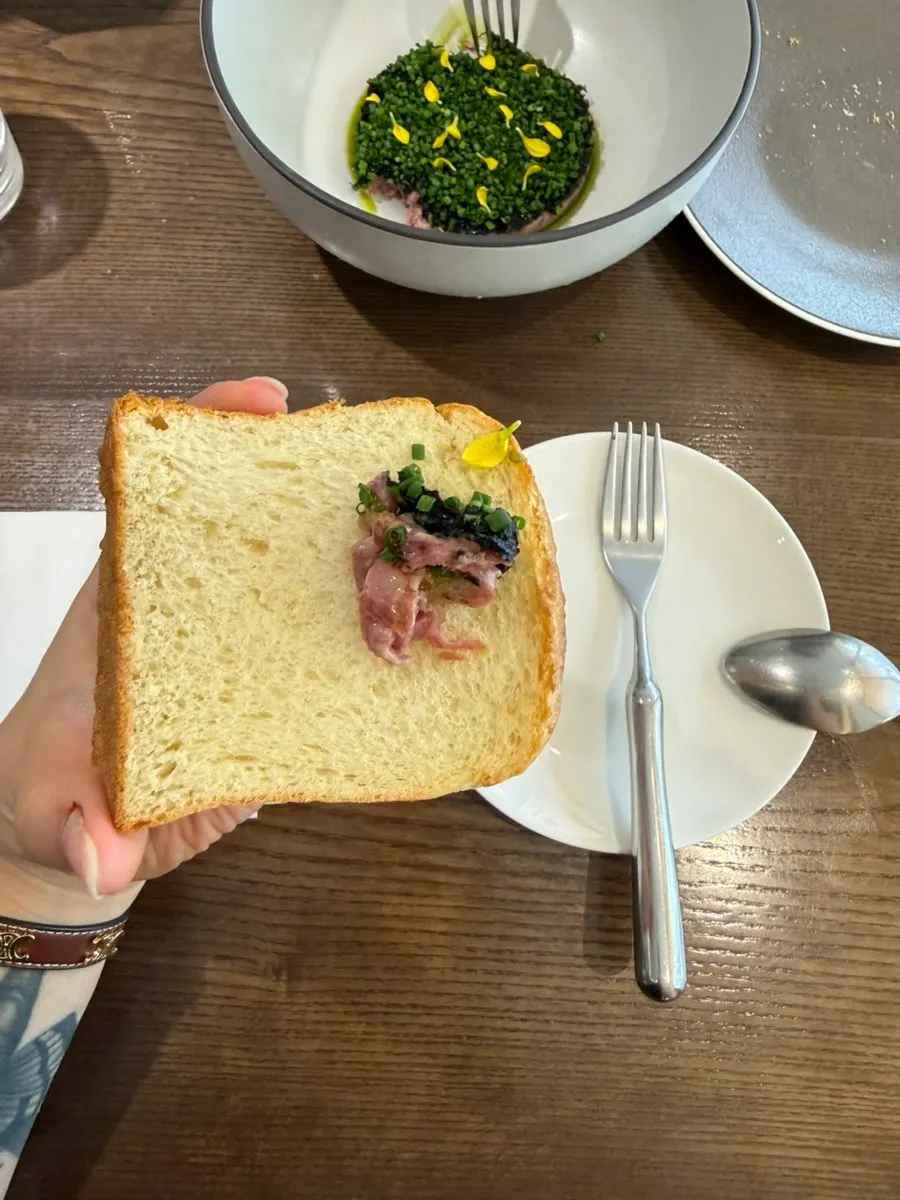 Beef tartare with extra brioche