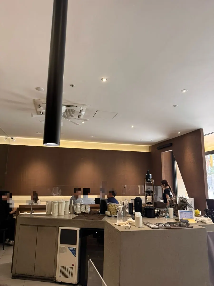 Sedici's dining room with a central bar counter