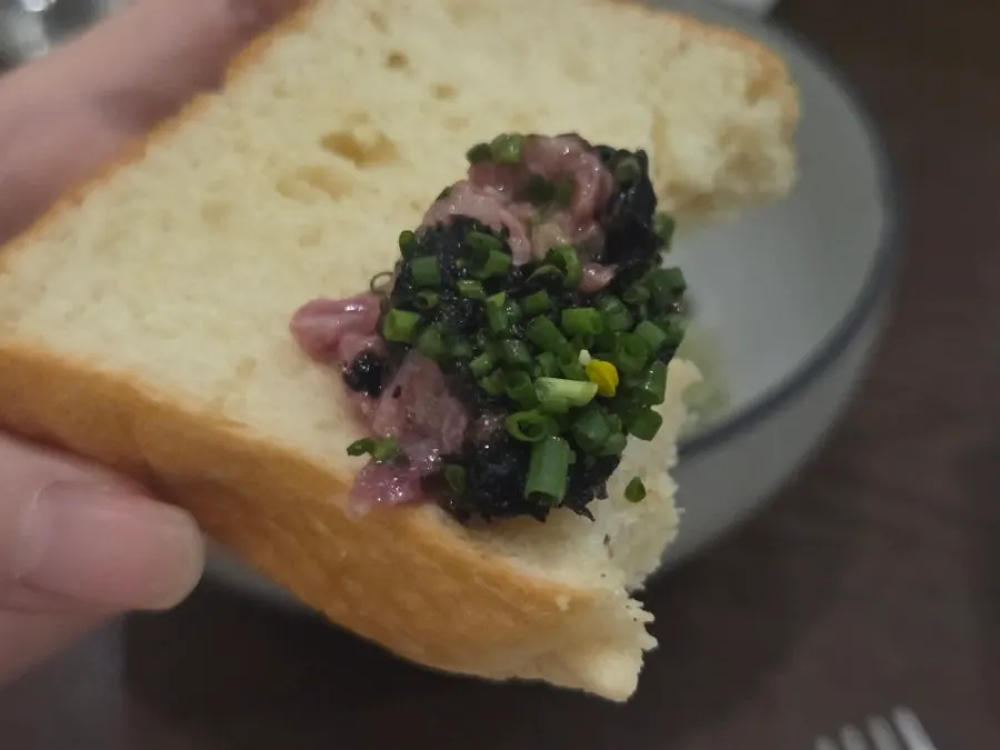 Tartare served on brioche