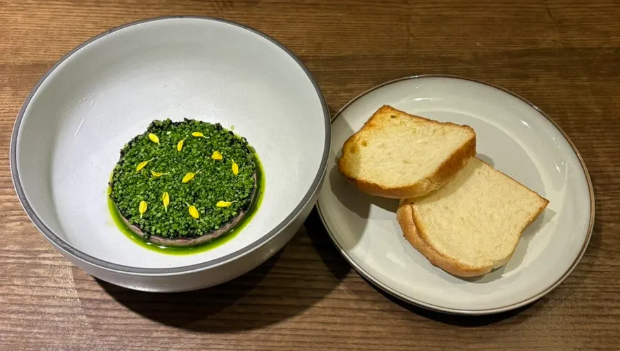 Grilled brioche served alongside the beef tartare
