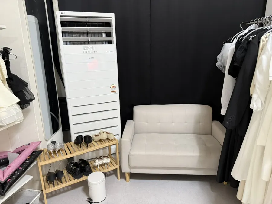 유앤이 성수점 대기실 내부