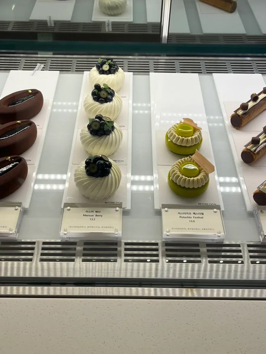 Eye-catching cake display case at Notldun