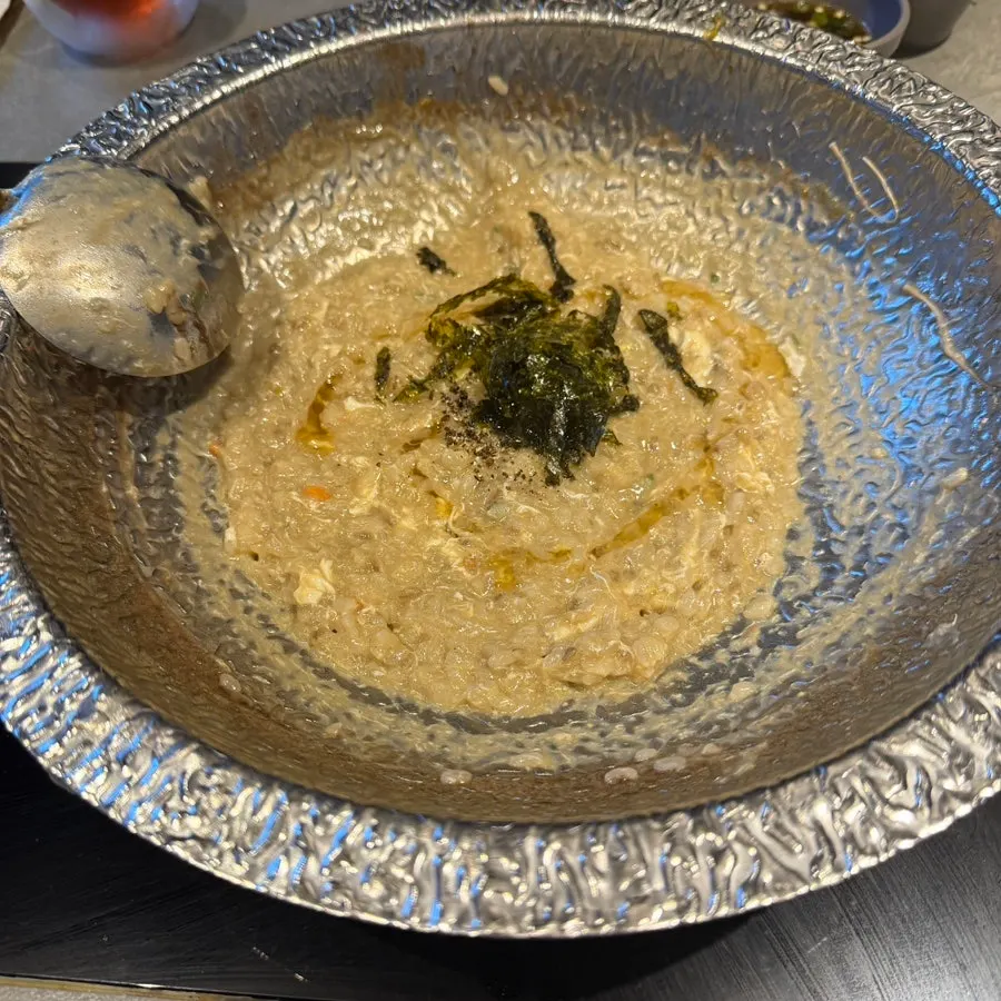 Egg porridge with whole pepper and seaweed flakes