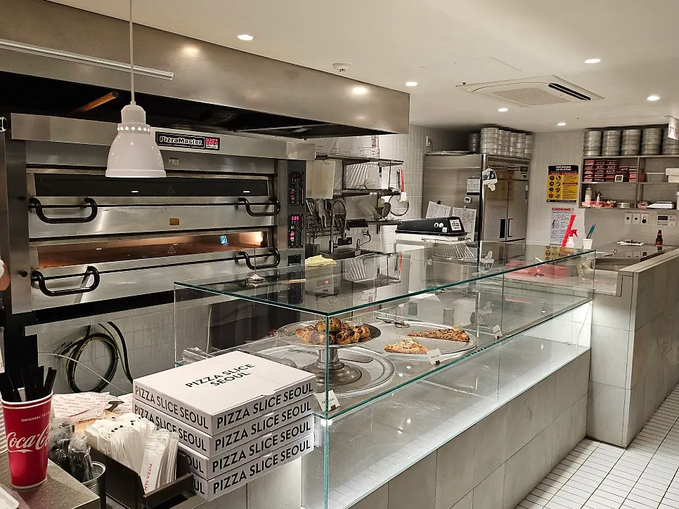 Pizza showcase with only a few slices remaining