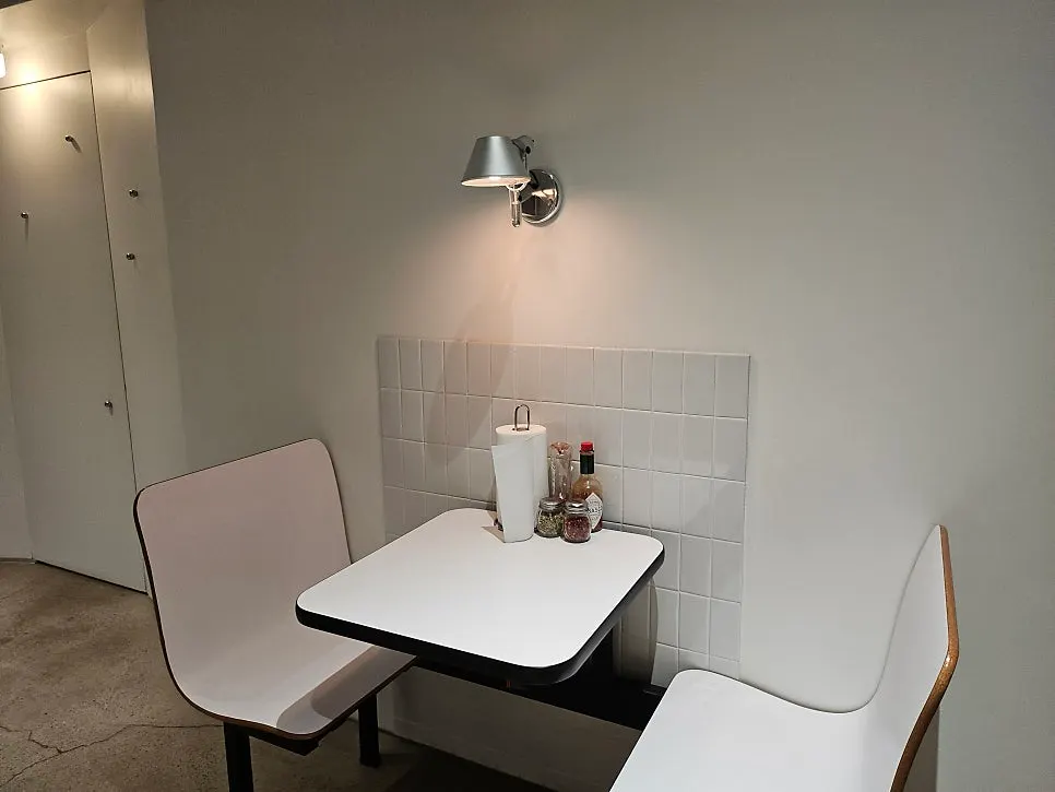 Seating suited to solo dining at this Seongsu slice pizzeria