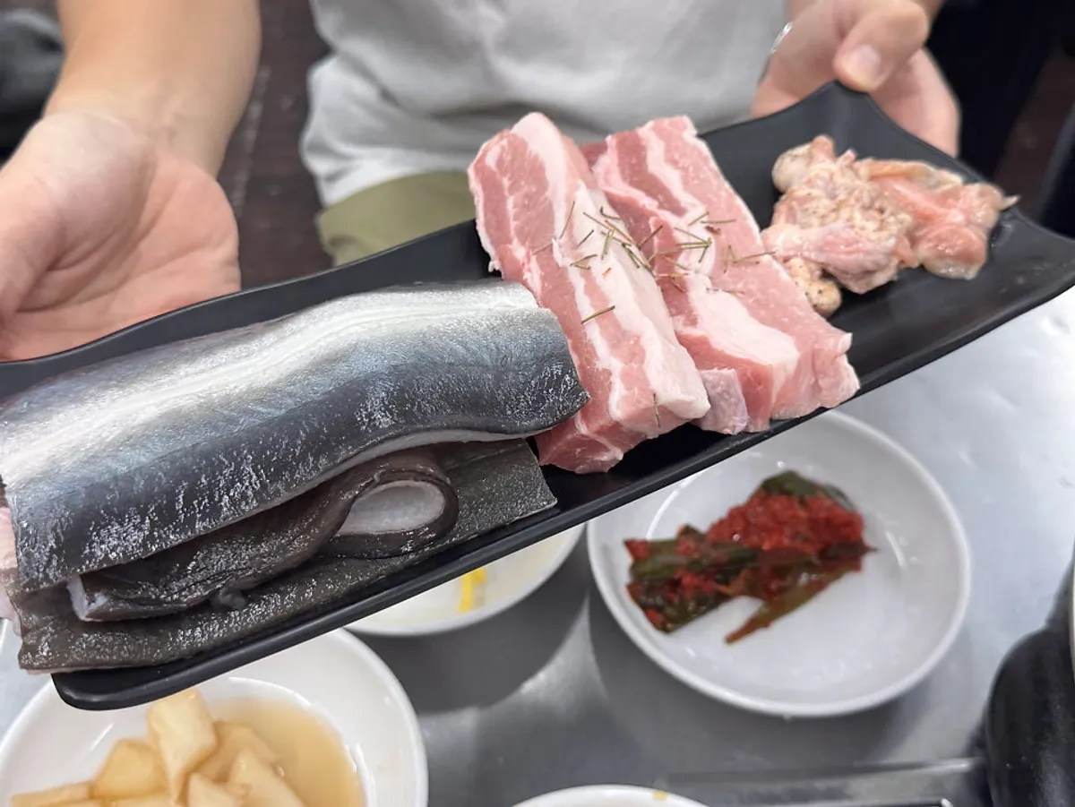 테이블당 서비스로 제공된 복분자주 1병