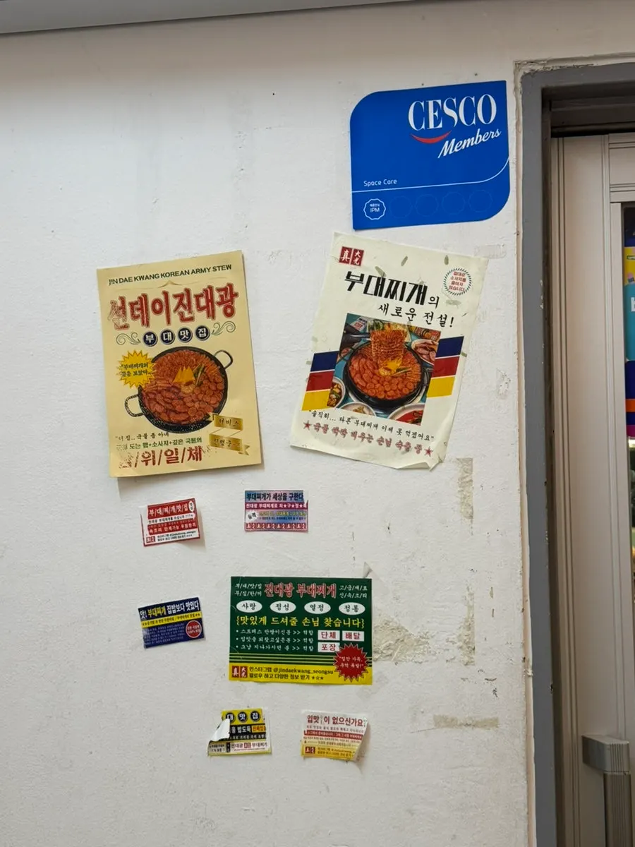 Poster at the entrance announcing a 20% takeout discount