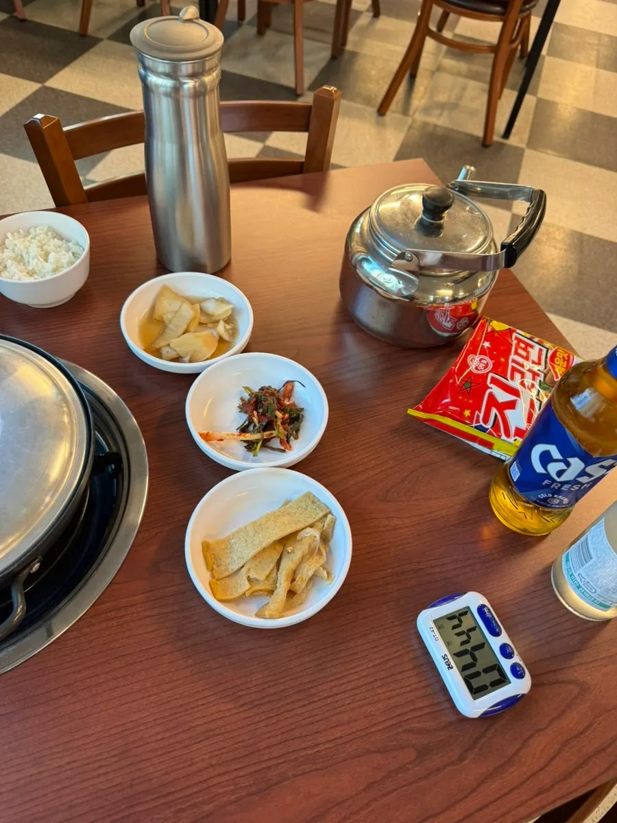 Self-serve side dish and unlimited rice refill station