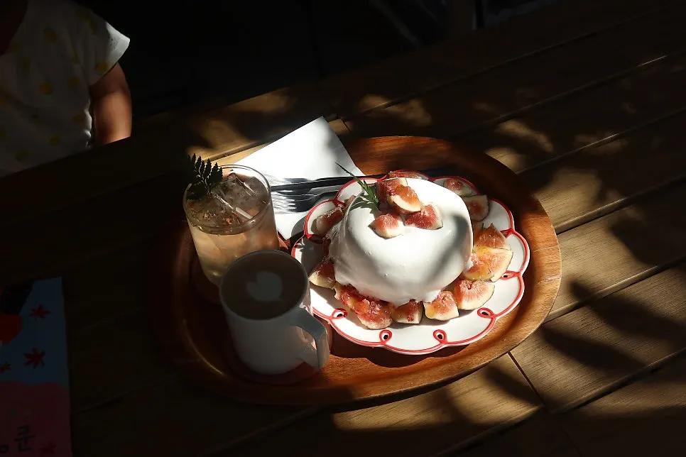 Soufflé and drinks enjoyed on the terrace